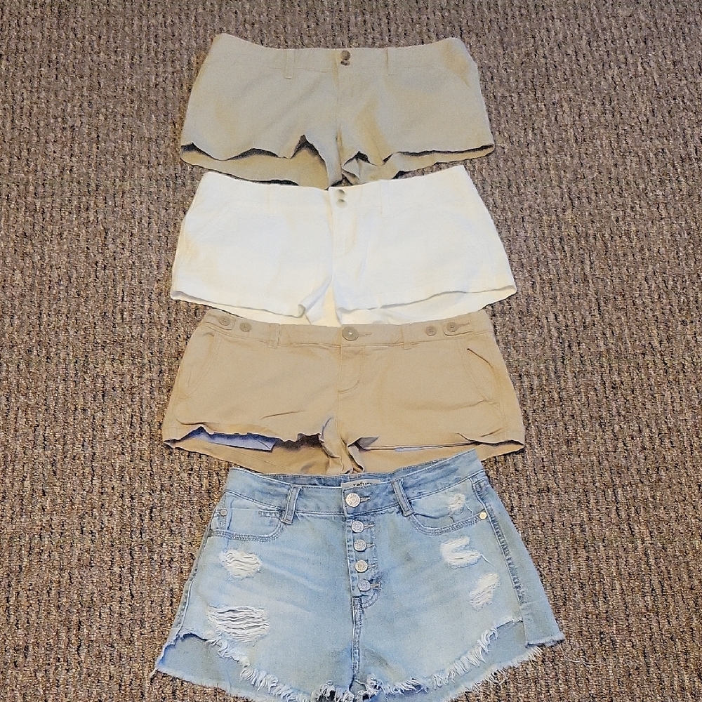 BUNDLE 3 American Eagle Outfitters Shorts - 1 Refuge